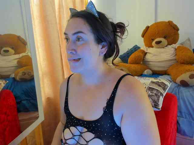 MeganHotCurvy webcam