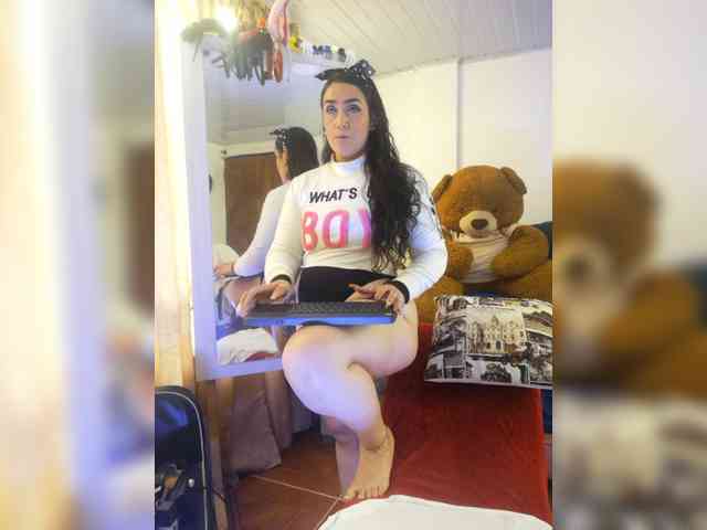 MeganHotCurvy webcam