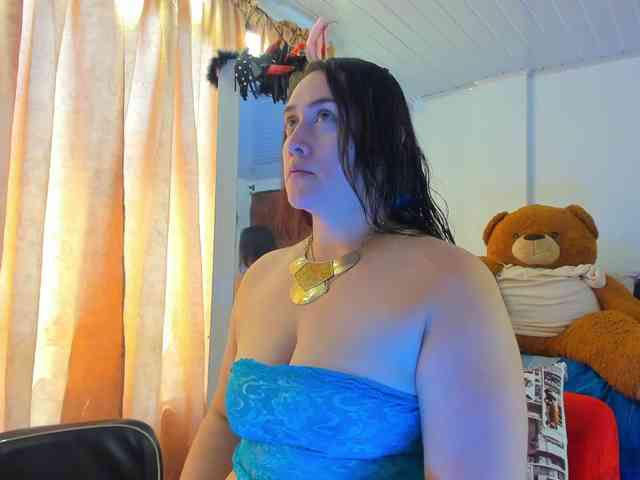 MeganHotCurvy webcam