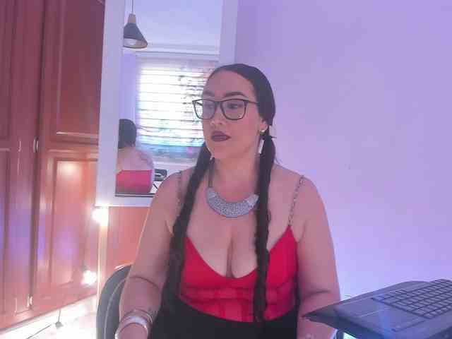 MeganHotCurvy