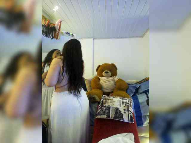 MeganHotCurvy webcam