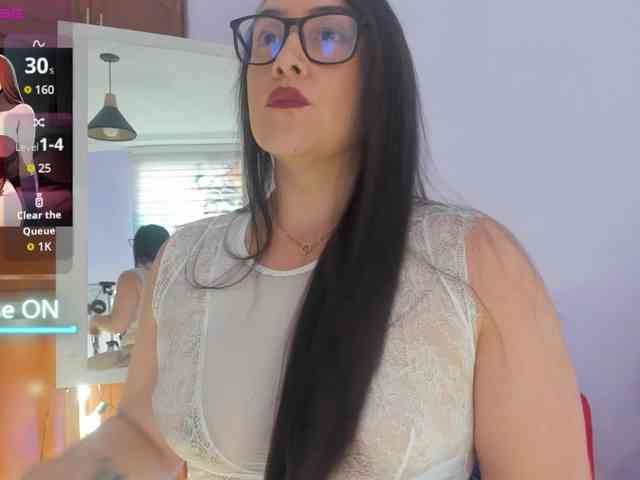 MeganHotCurvy webcam