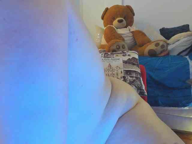 MeganHotCurvy webcam