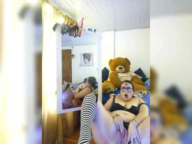 MeganHotCurvy Live Webcam on BongaCams