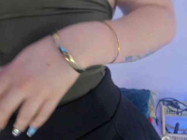 MeganHotCurvy webcam