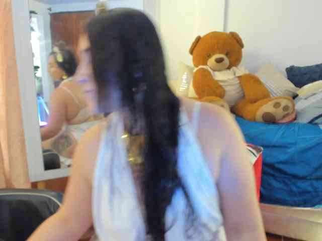 MeganHotCurvy webcam