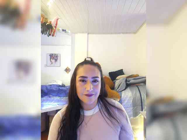 MeganHotCurvy webcam