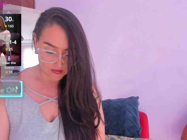 MeganHotCurvy webcam