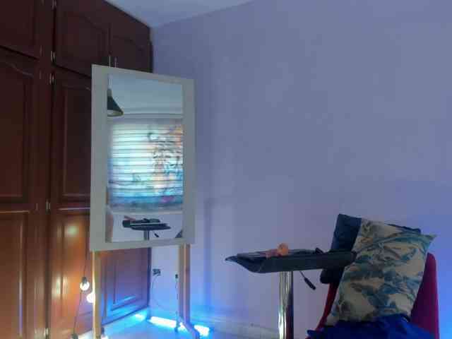 MeganHotCurvy webcam