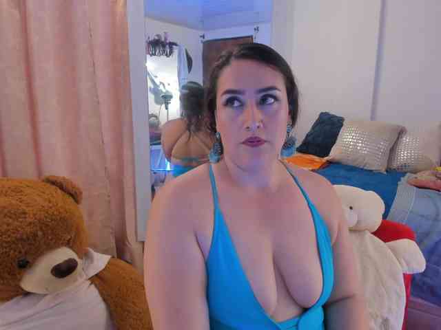 MeganHotCurvy webcam