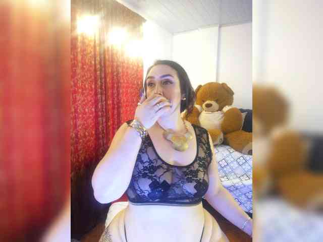 MeganHotCurvy webcam