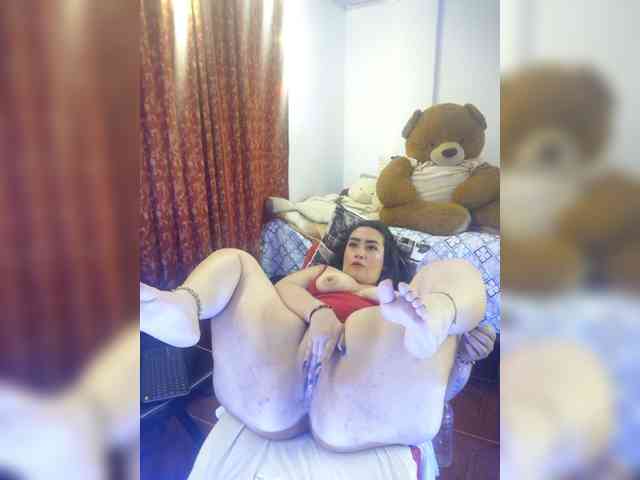 MeganHotCurvy webcam