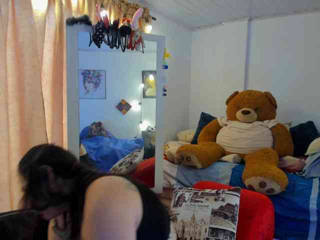 MeganHotCurvy webcam