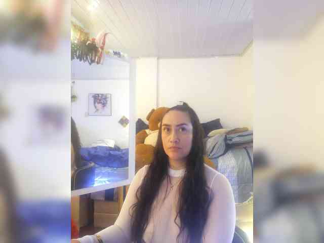 MeganHotCurvy webcam