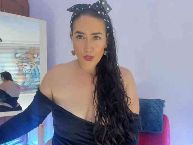 MeganHotCurvy MeganHotCurvy