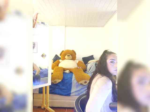 MeganHotCurvy webcam