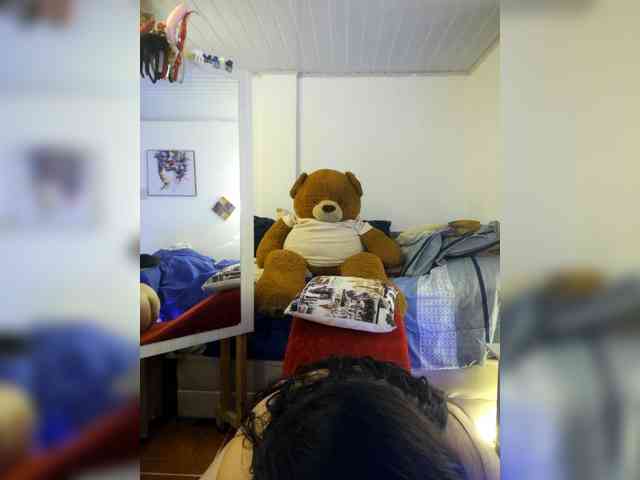 MeganHotCurvy webcam