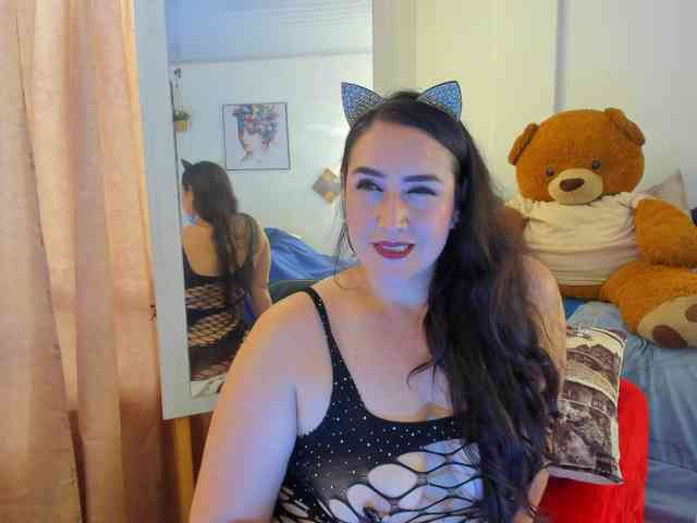 MeganHotCurvy webcam