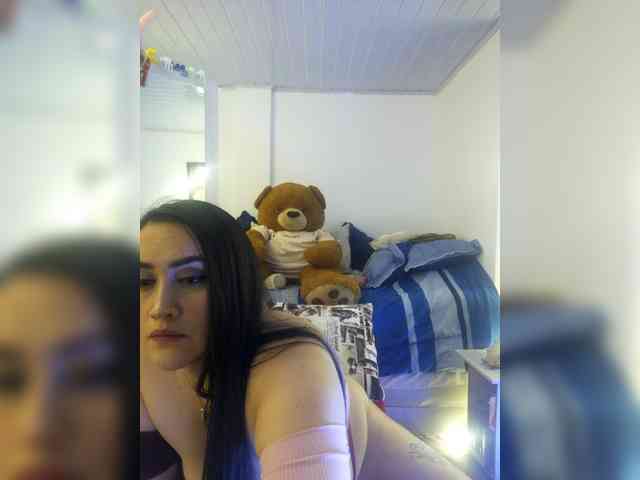 MeganHotCurvy webcam