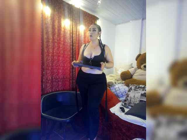 MeganHotCurvy webcam