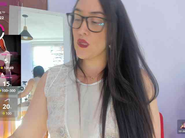 MeganHotCurvy webcam