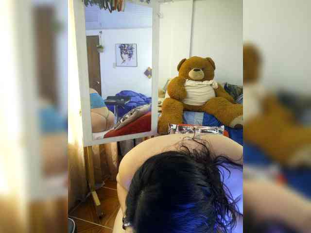 MeganHotCurvy webcam