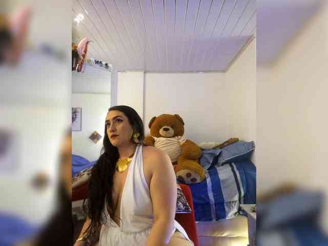 MeganHotCurvy webcam