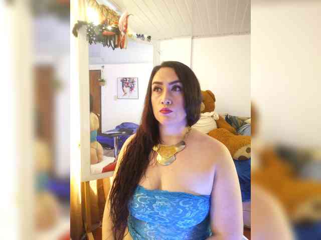 MeganHotCurvy webcam