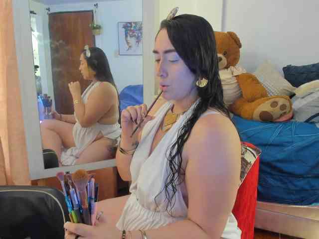 MeganHotCurvy webcam