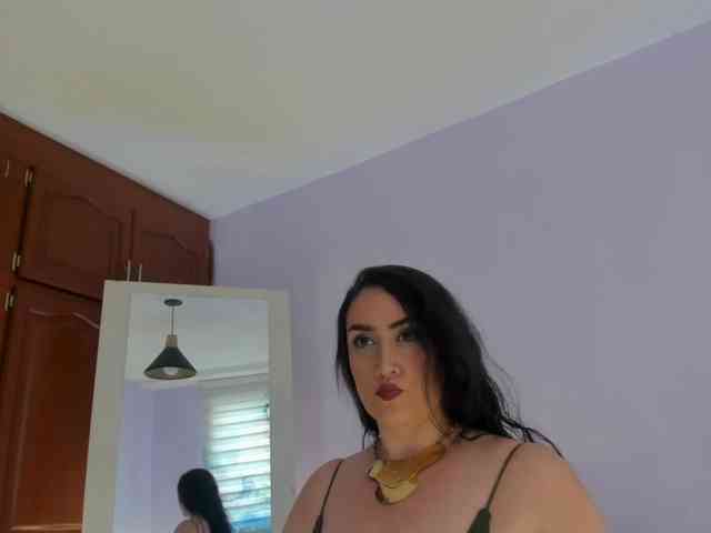 MeganHotCurvy webcam