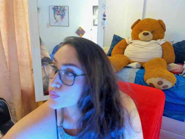 MeganHotCurvy webcam