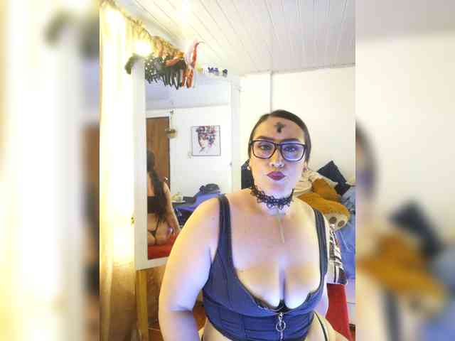 MeganHotCurvy MeganHotCurvy