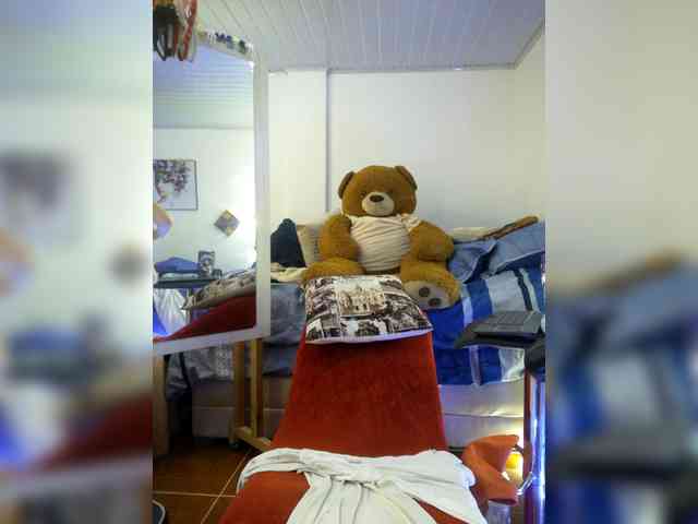 MeganHotCurvy webcam