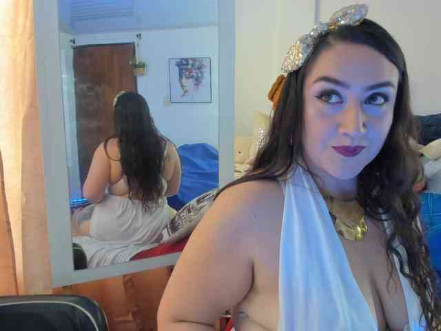 MeganHotCurvy webcam