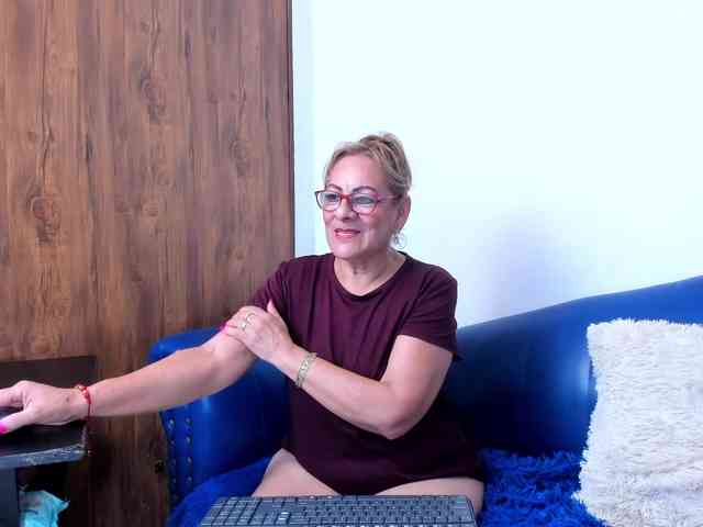 HotNana4U Live Webcam on BongaCams