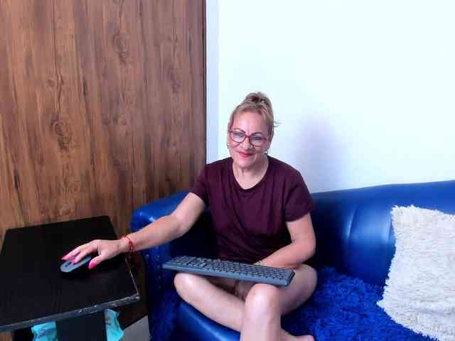 HotNana4U Live Webcam on BongaCams
