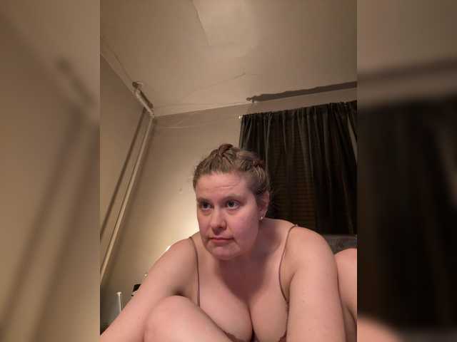 JullietteLatte's BongaCams show and profile