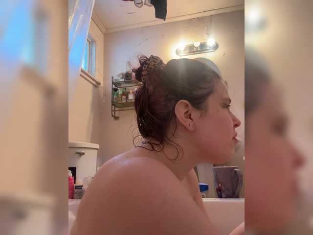 JullietteLatte's BongaCams show and profile