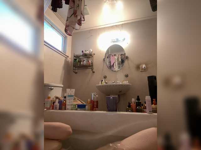 JullietteLatte's BongaCams show and profile