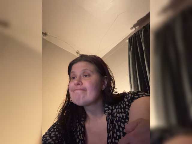 JullietteLatte's BongaCams show and profile