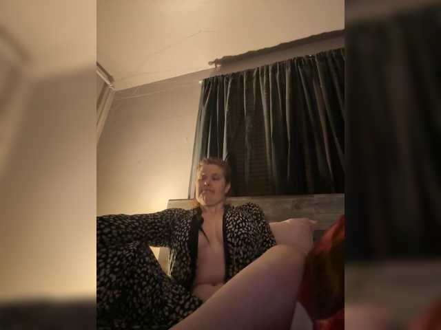 JullietteLatte's BongaCams show and profile