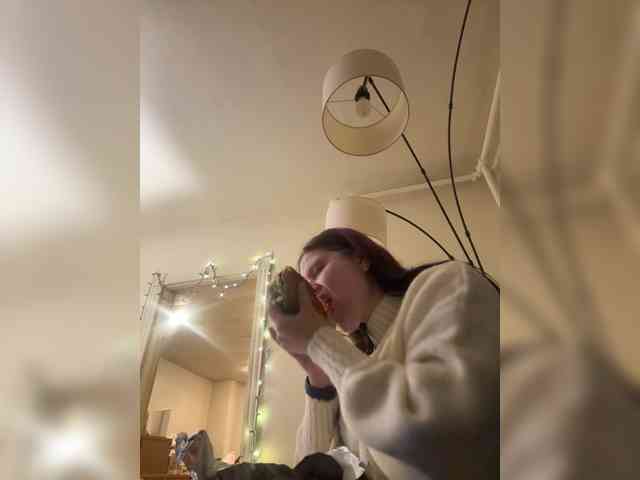 JullietteLatte webcam