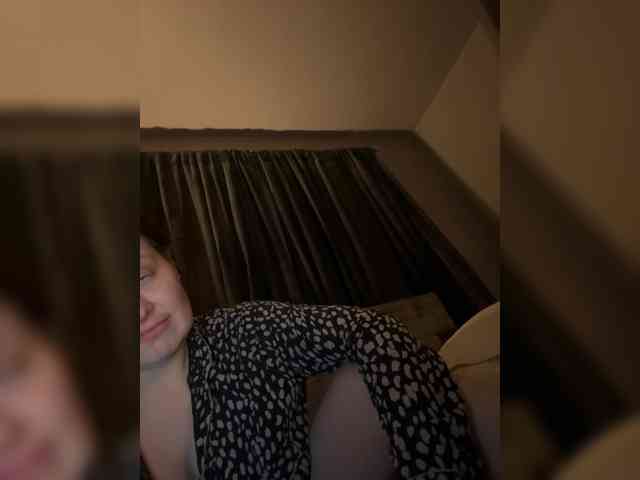 JullietteLatte webcam