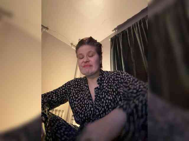 JullietteLatte webcam