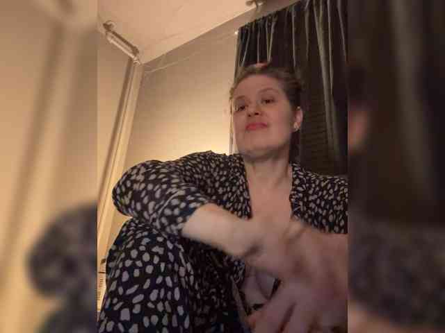 JullietteLatte webcam