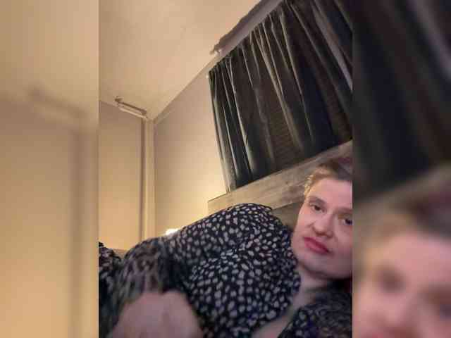 JullietteLatte webcam