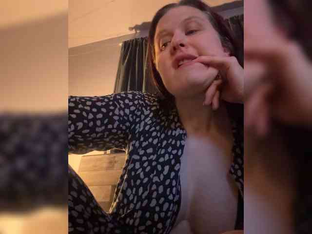 JullietteLatte webcam