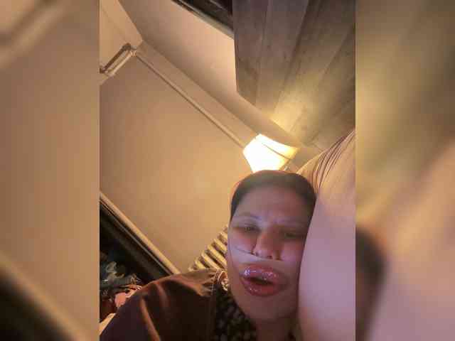 JullietteLatte webcam