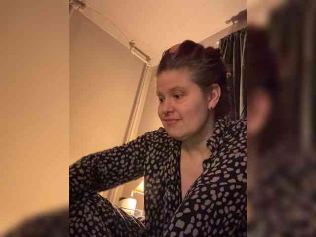 JullietteLatte webcam