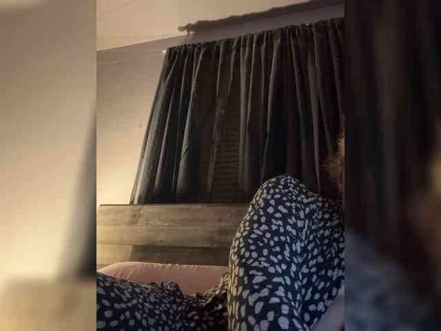 JullietteLatte webcam